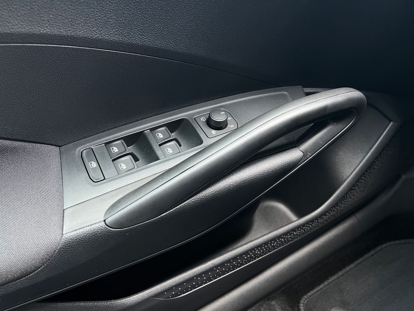 Fahrzeugabbildung SKODA Fabia  Selection 1.0 MPI *Climatronic, LED, Einp