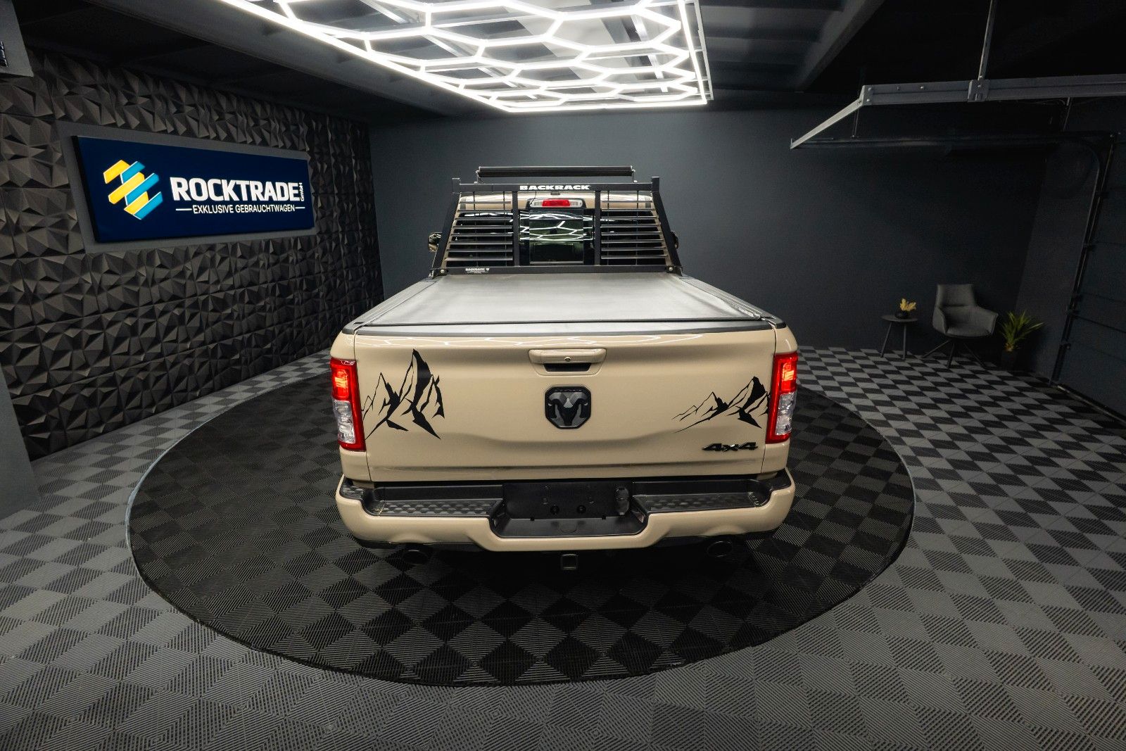 Fahrzeugabbildung Dodge RAM 5.7 V8 HEMI 4x4 ARMY STYLE Offroad LONGBED