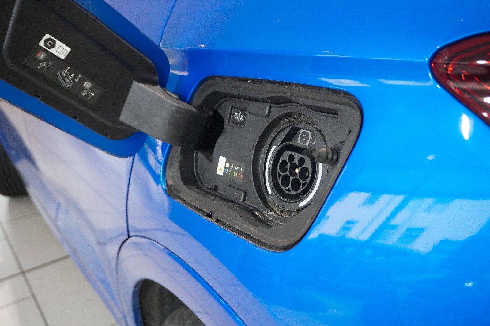 Fahrzeugabbildung Opel Grandland (X) 1.6 HYBRID 4X4 ULTIM. NAVI/360°/SH