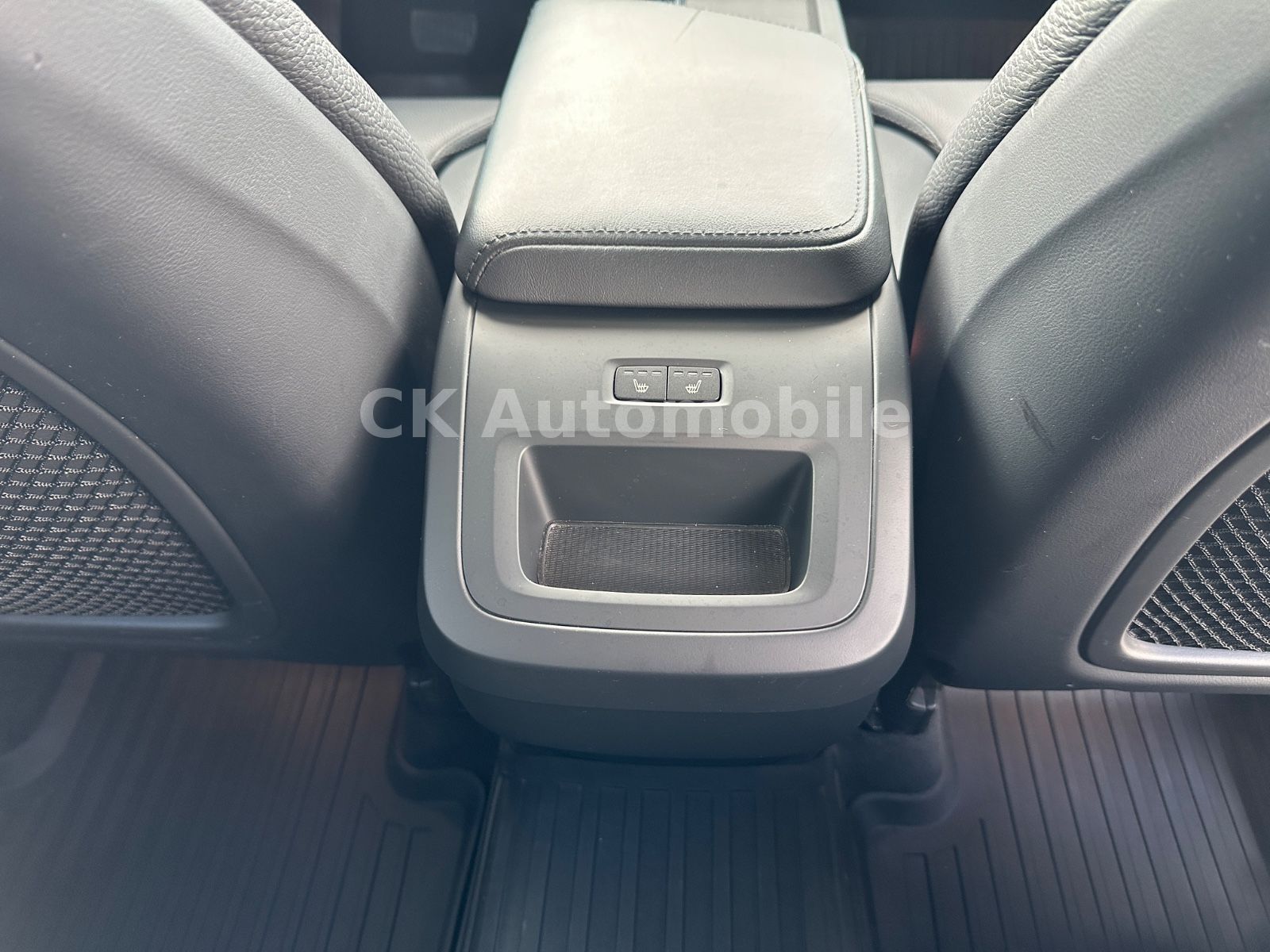 Fahrzeugabbildung Volvo XC60 B4 Plus Bright 2WD/Navi/Leder/Kam/LED/AHK