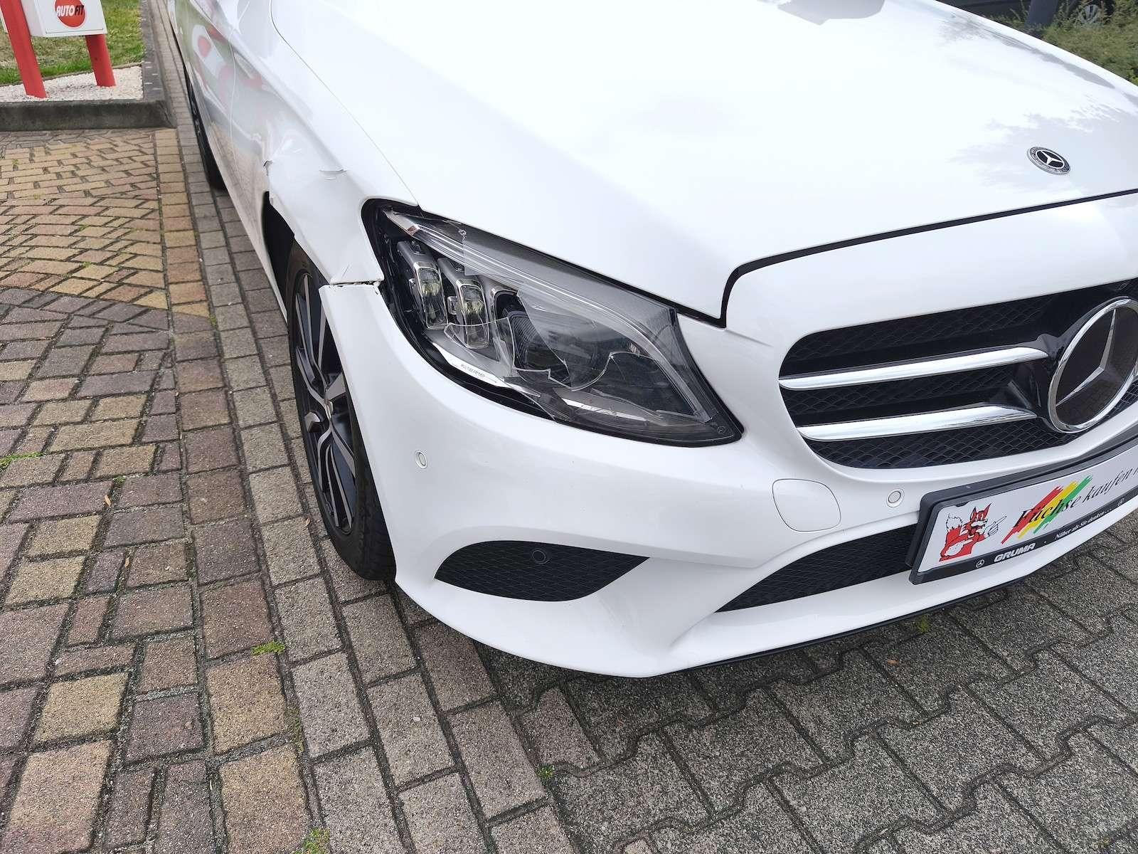 Fahrzeugabbildung Mercedes-Benz C300d T 4Matic Multibeam/Sound/Memory/StandHz...