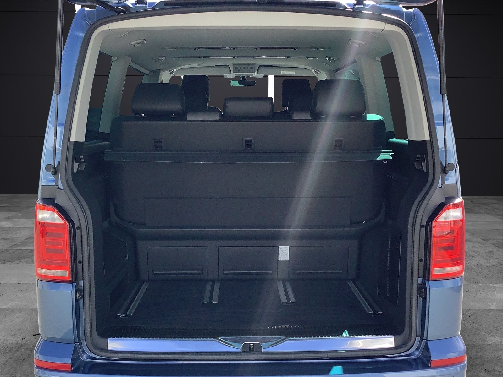 Fahrzeugabbildung Volkswagen T6 Multivan TDI 4M DSG GEN SIX LED ACC STH NAVI