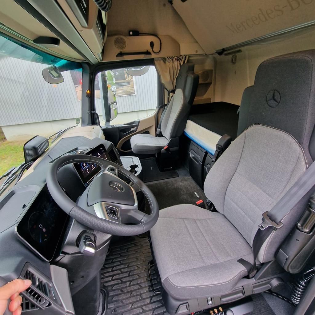 Fahrzeugabbildung Mercedes-Benz Actros 1851 LS 4x2 GIGA,Standklima,Nebenantrieb