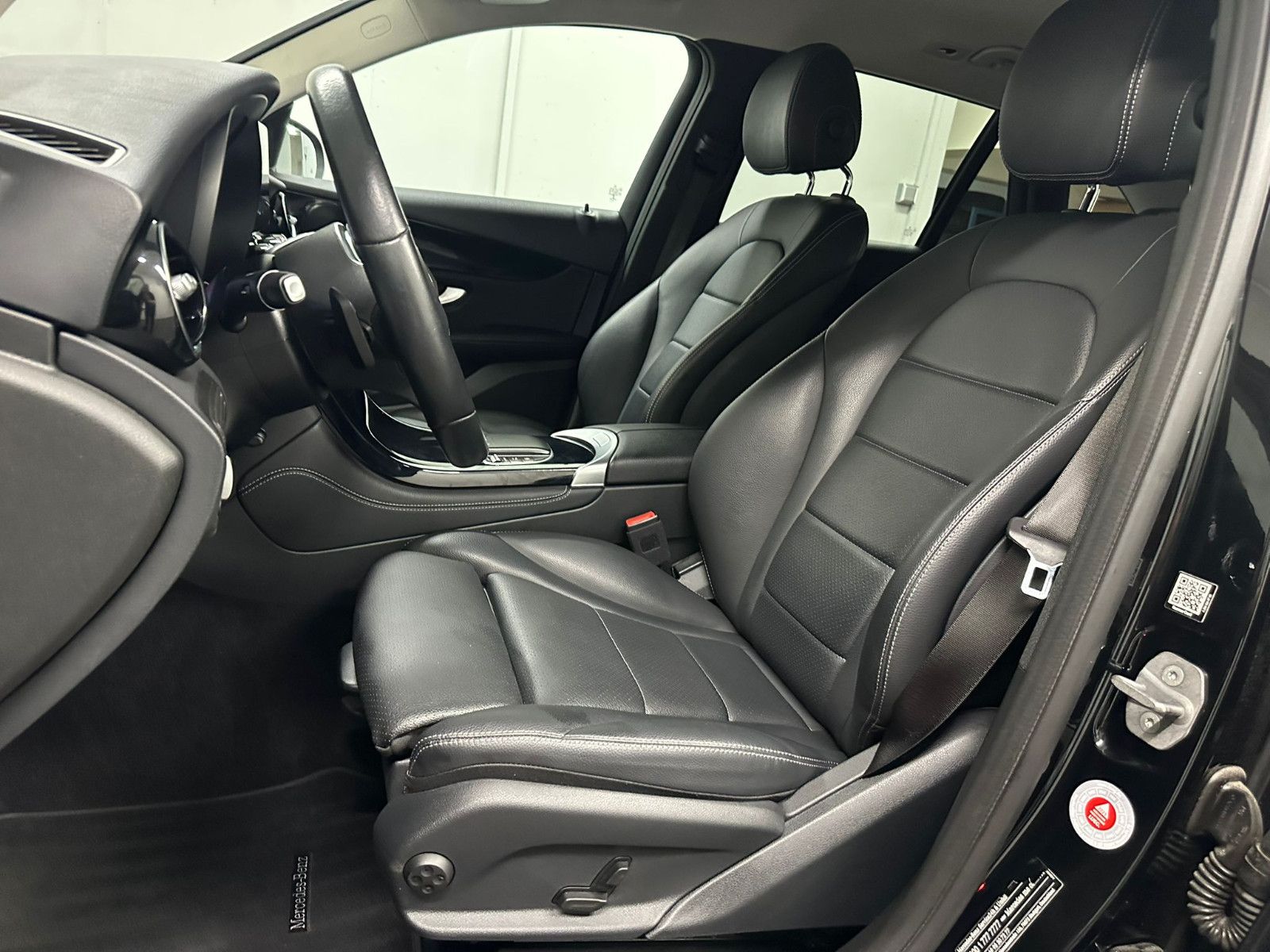 Fahrzeugabbildung Mercedes-Benz GLC 300 e 4MATIC Autom. *AHK*