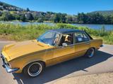 Opel Commodore - Opel Commodore mit Benzin-Antrieb: Limousine
