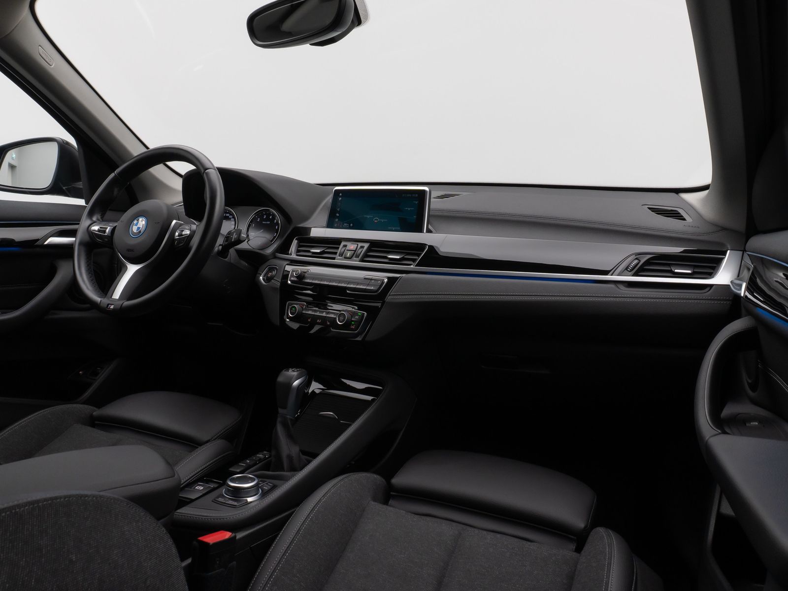 Fahrzeugabbildung BMW X1 xD25e Sport Line Kamera DAB Navi LED Komfort