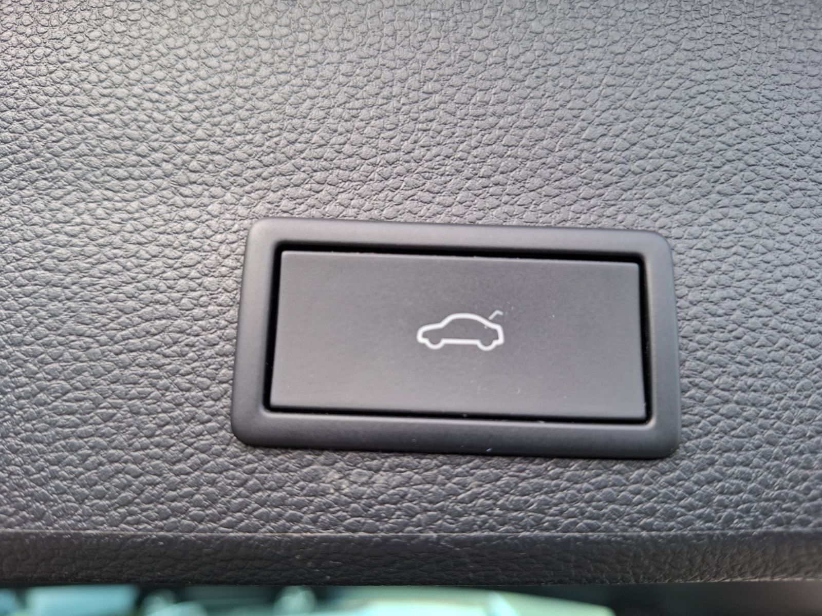 Fahrzeugabbildung SEAT Ateca TSI Xperience DSG LED Navi AID GRA RFK SH