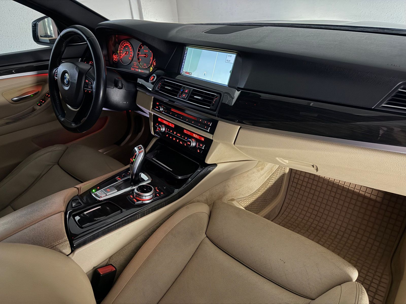 Fahrzeugabbildung BMW 530d Lim. Aut./eGSD/MEMORY/NAVI Prof/HuD/SZBLFT