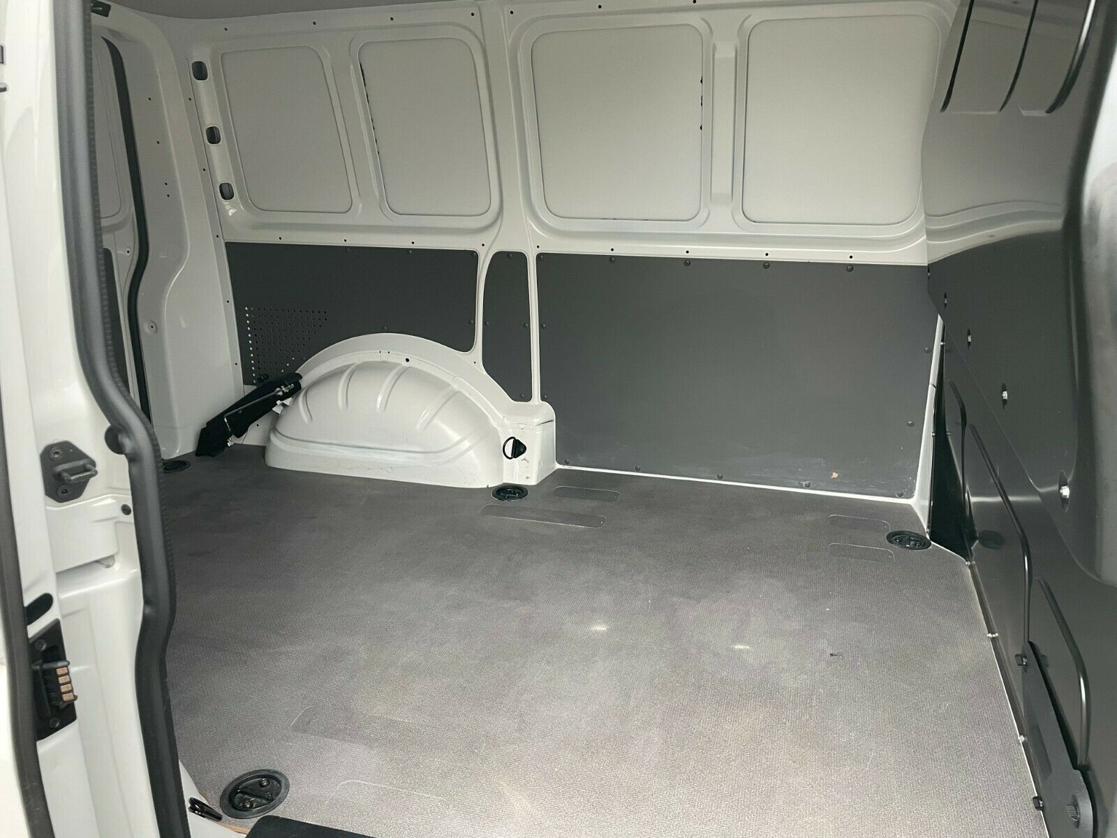 Fahrzeugabbildung Volkswagen T 6.1  Transporter 2.0 TDI / Klima