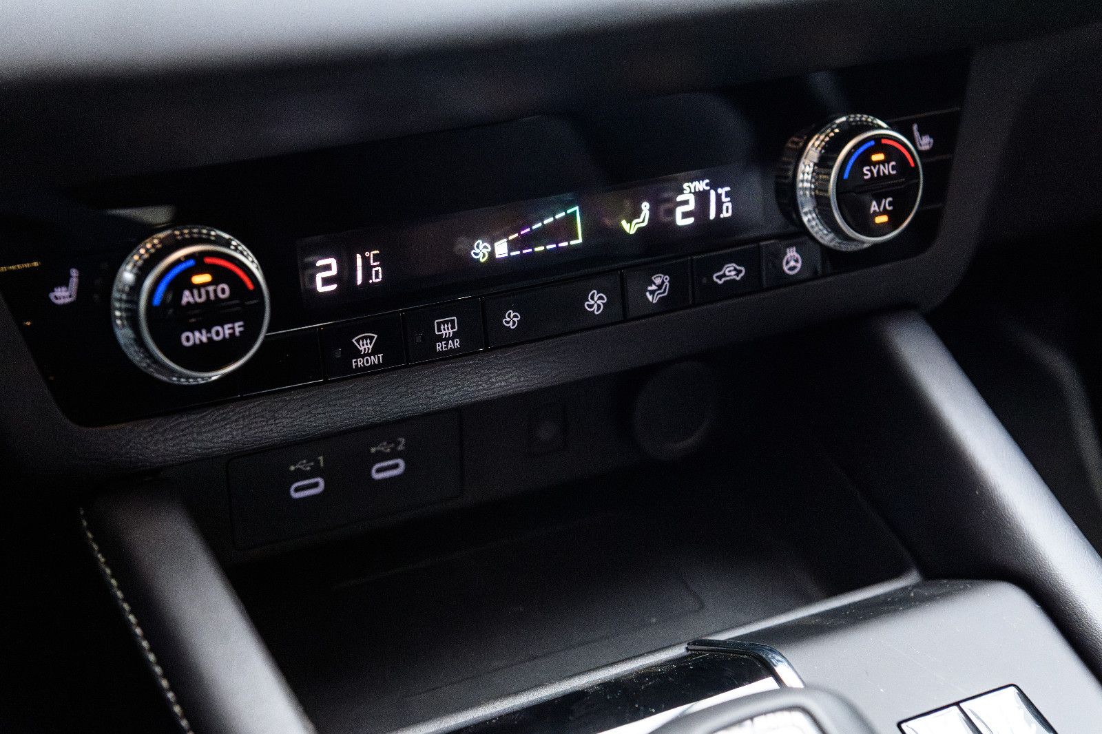 Fahrzeugabbildung Mitsubishi Outlander Intro Edition +4WD+ LED+AHK+Kam+20"