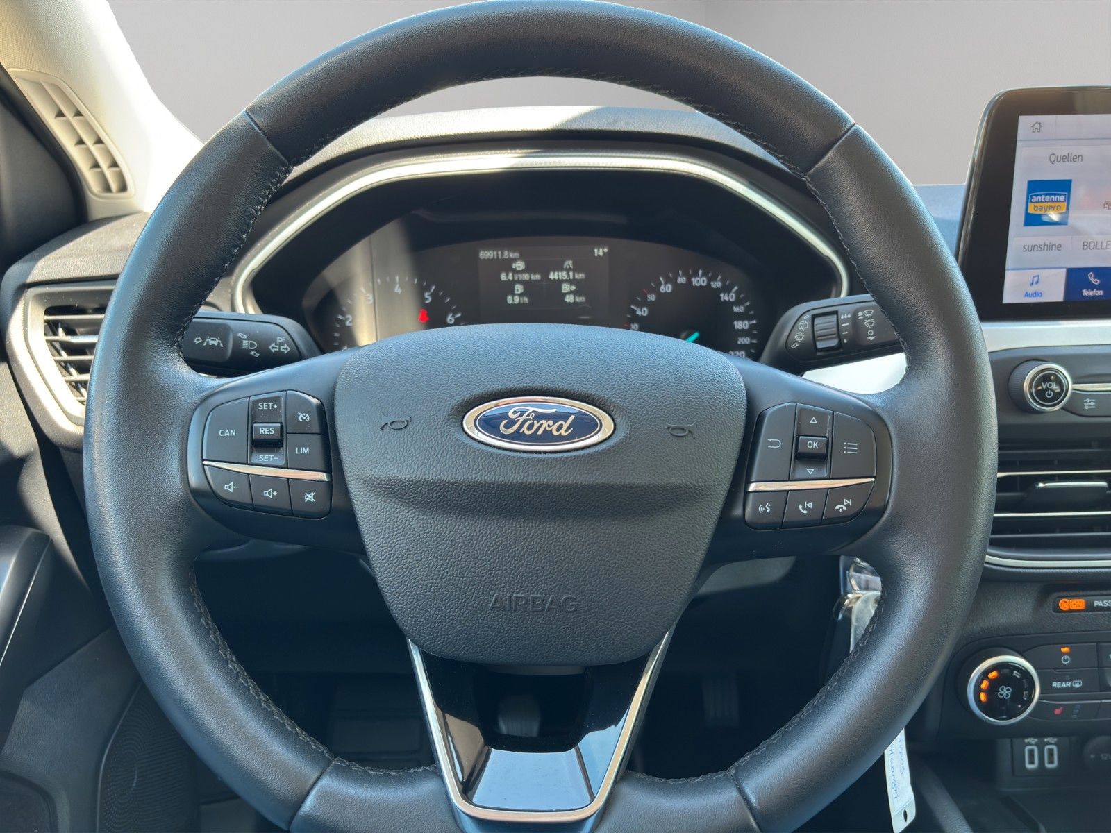 Fahrzeugabbildung Ford Focus C&C | Turnier 1.0  | Kamera | LED