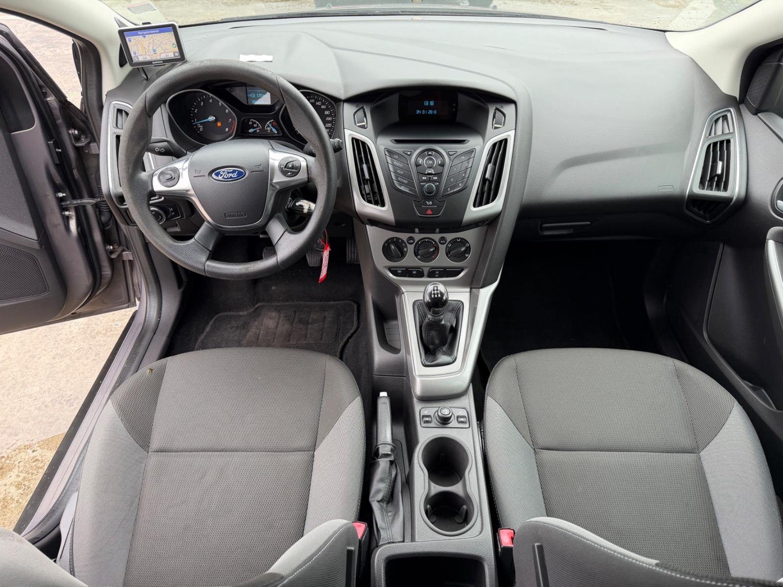 Ford Focus 2012 — photo 12