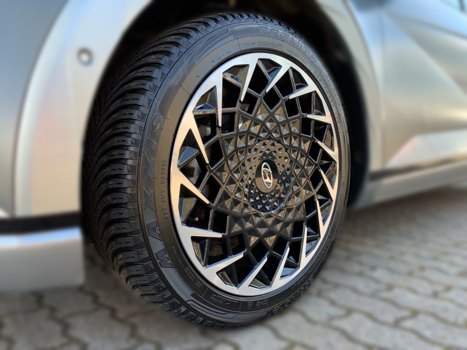 Fahrzeugabbildung Hyundai IONIQ 5 Uniq 4WD 72,6 kWh 20Zoll 1Hd