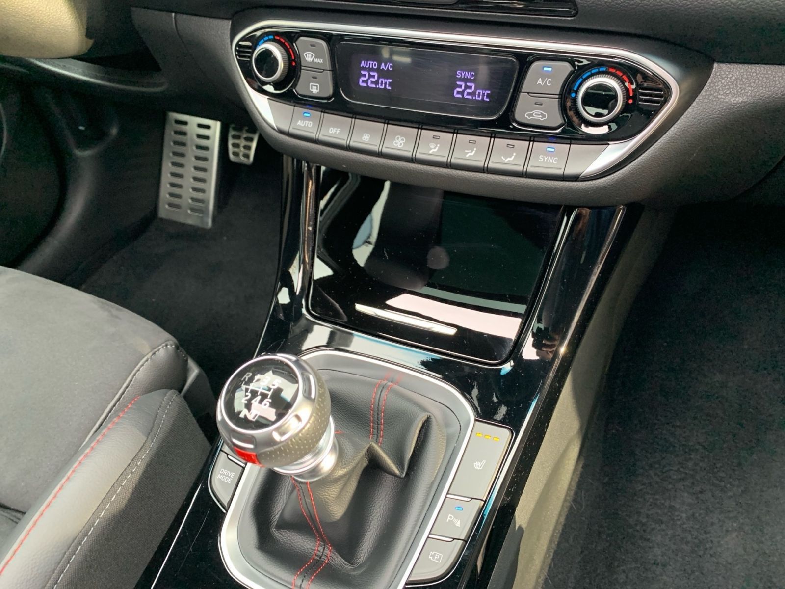 Fahrzeugabbildung Hyundai i30 1.5 T-GDI N Line Mild-Hybrid Pan.Dach Sitz P