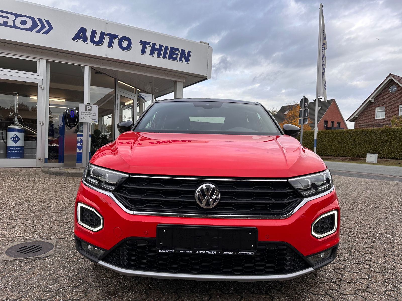 Fahrzeugabbildung Volkswagen T-Roc Sport 2.0 TSI 4Motion DSG LED/ACC/PDC/SHZ