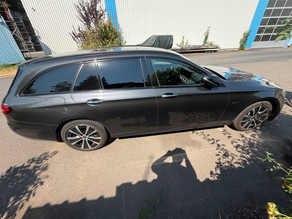 Image of Mercedes-Benz E 300