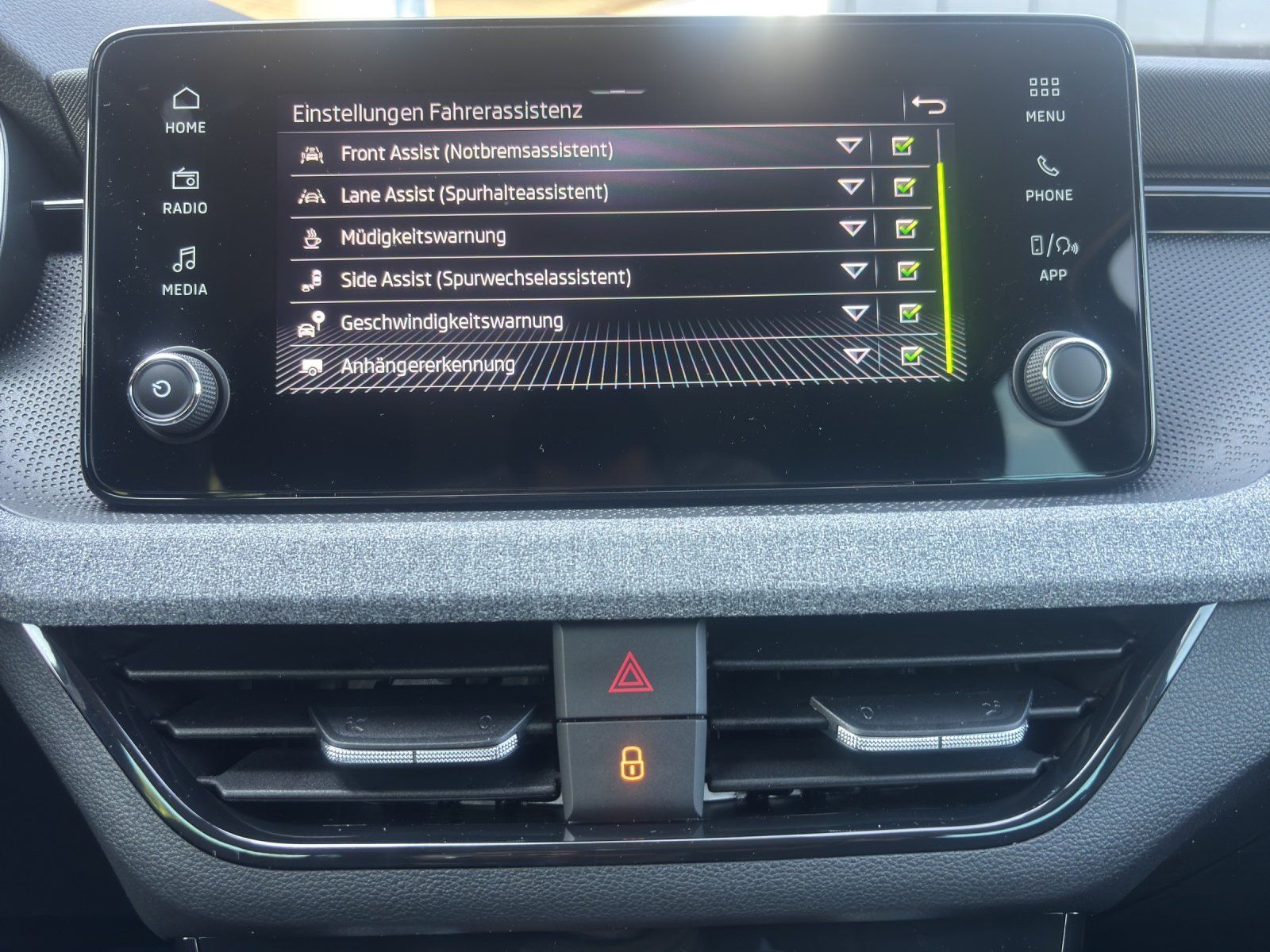 Fahrzeugabbildung SKODA Kamiq Tour 1,0 TSI 85 kW DSG RFK/LED