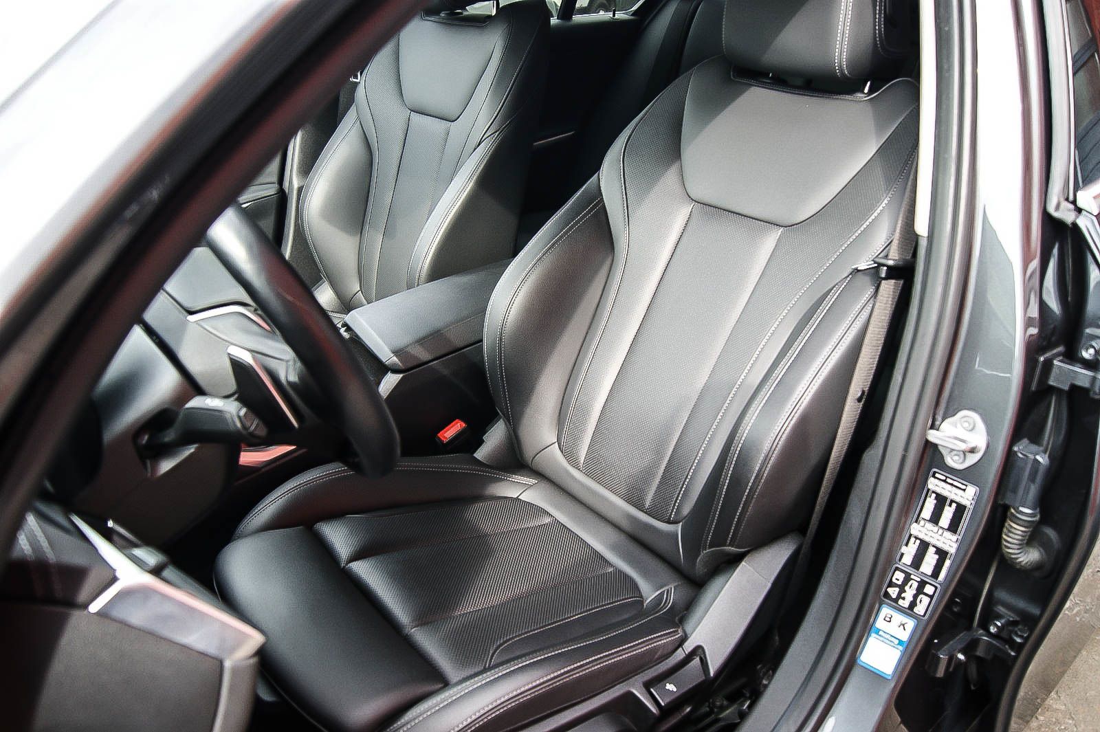 Fahrzeugabbildung BMW 320 d xDrive Luxury Line STANDHEIZG SCHIEBEDACH