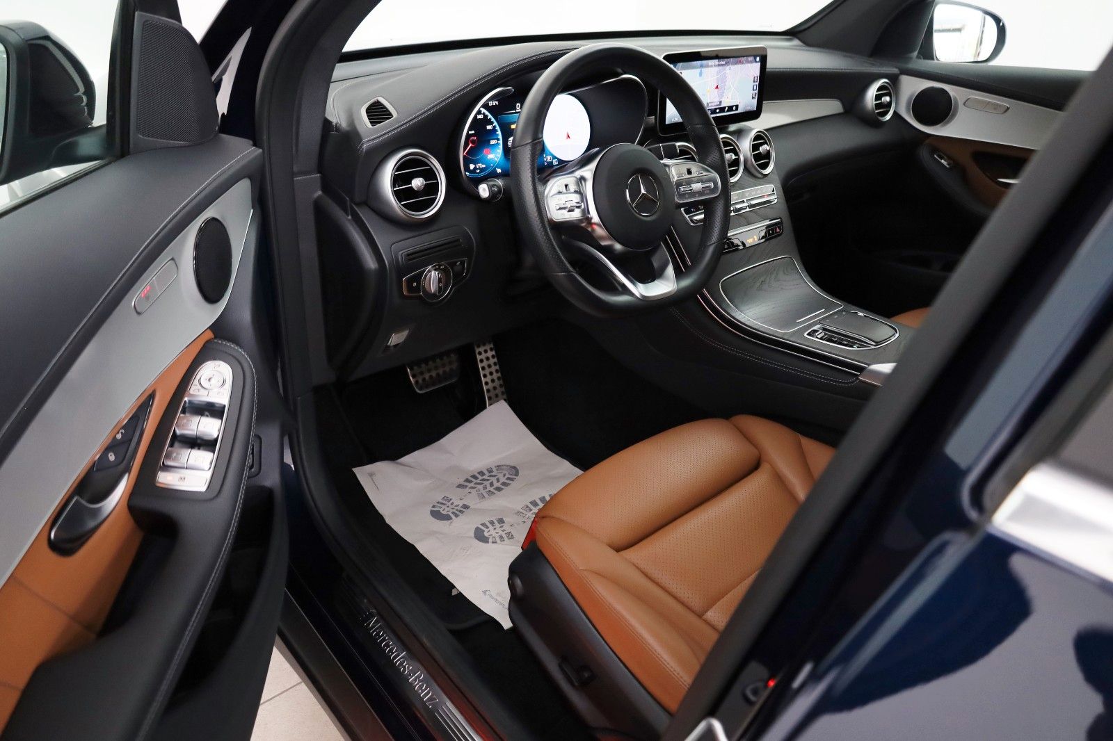 Fahrzeugabbildung Mercedes-Benz GLC 200d COUPE AMG Line Leder,Navi,LED,Kamera,SD