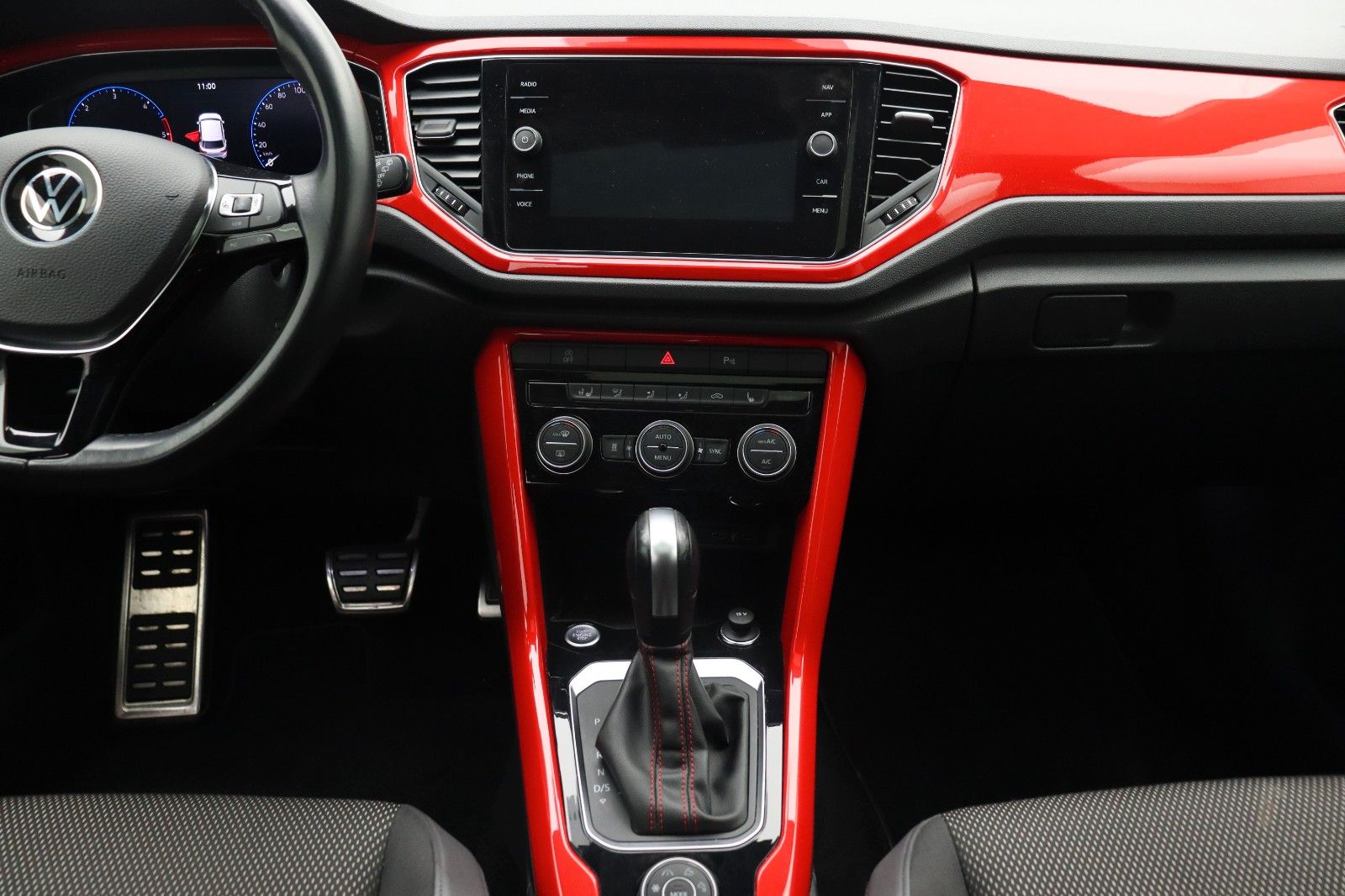 Fahrzeugabbildung Volkswagen T-Roc Sport 4M DCC ACC Panorama Kamera Standhz