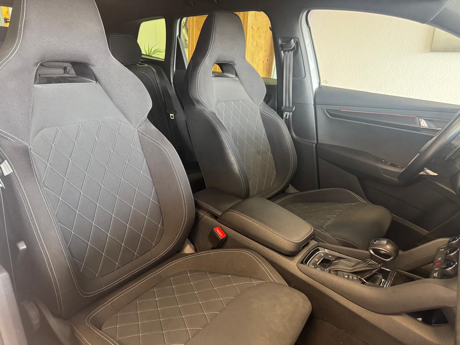 Fahrzeugabbildung SKODA Karoq Sportline 4x4 /1.HAND/NAVI/KLIMA/