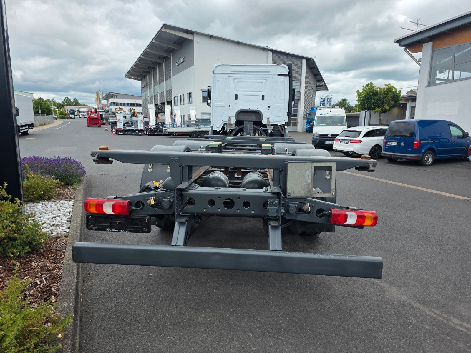Fahrzeugabbildung Mercedes-Benz Actros 2542 L 6x2 BDF Retarder ADR