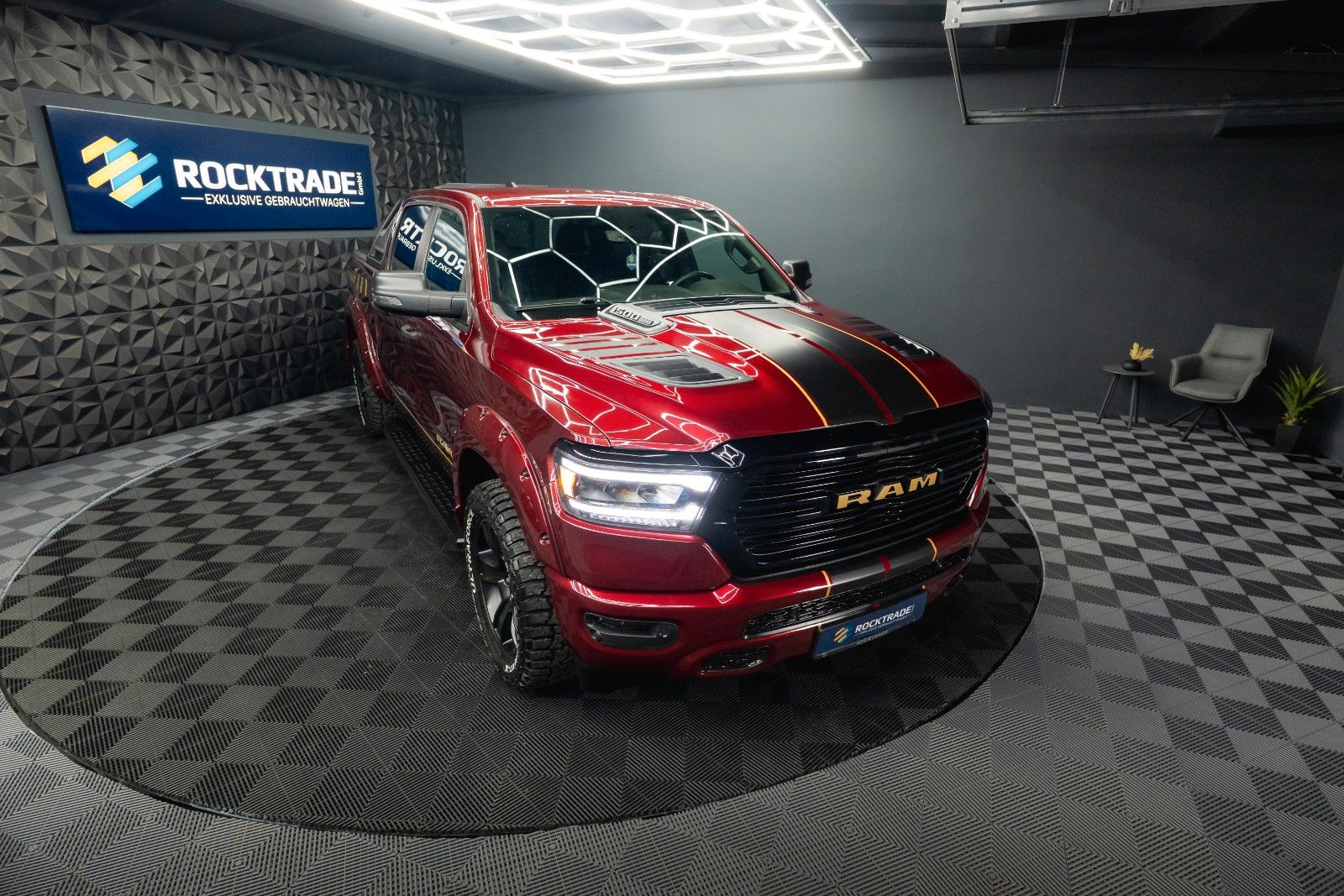 Fahrzeugabbildung Dodge RAM 5.7 V8 HEMI 4x4 OFFROAD Night-Paket *LED*19%