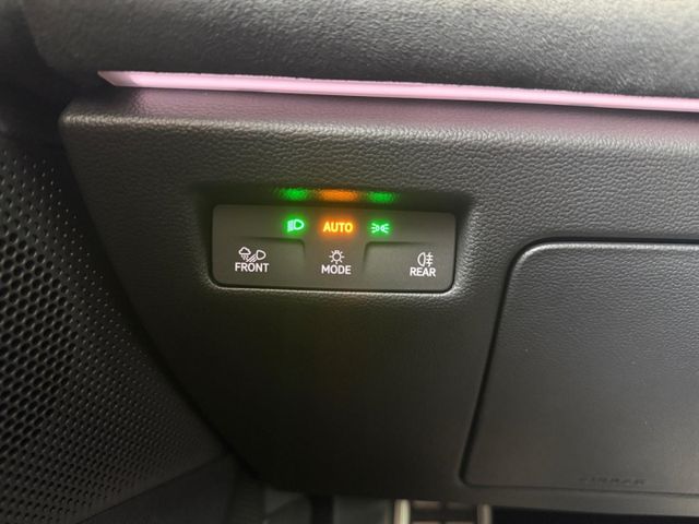 Passat R-Line 1,5 l eHybrid DSG AHK-klappbar Nav