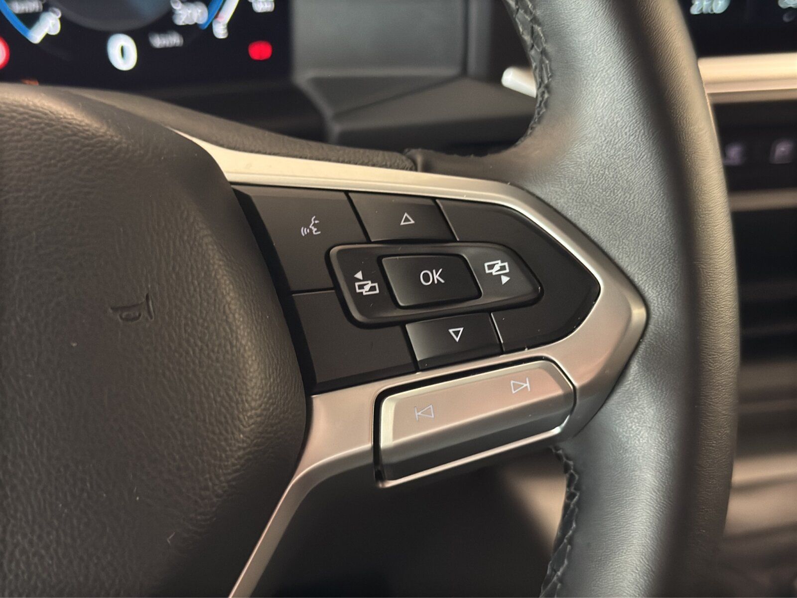 Fahrzeugabbildung Volkswagen Transporter Kasten 2.0 TDI KR 6-Gang AHK APP GJR