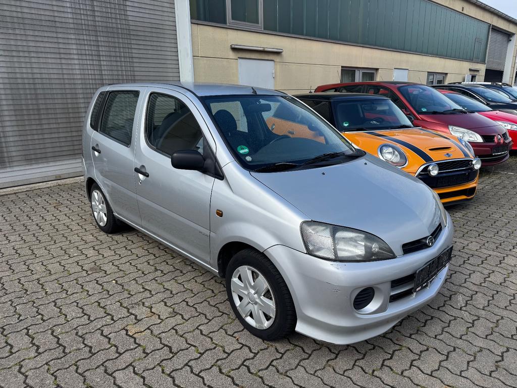 Daihatsu YRV