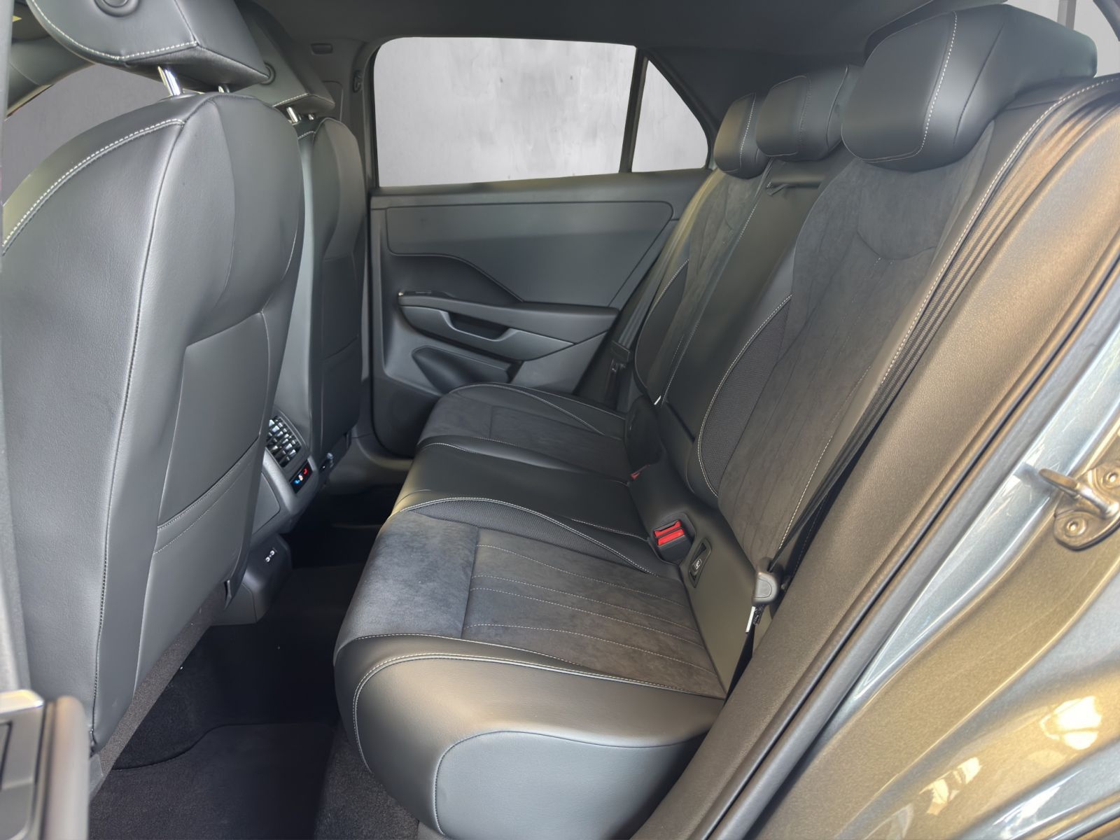 Volkswagen T-Roc - Bild 11