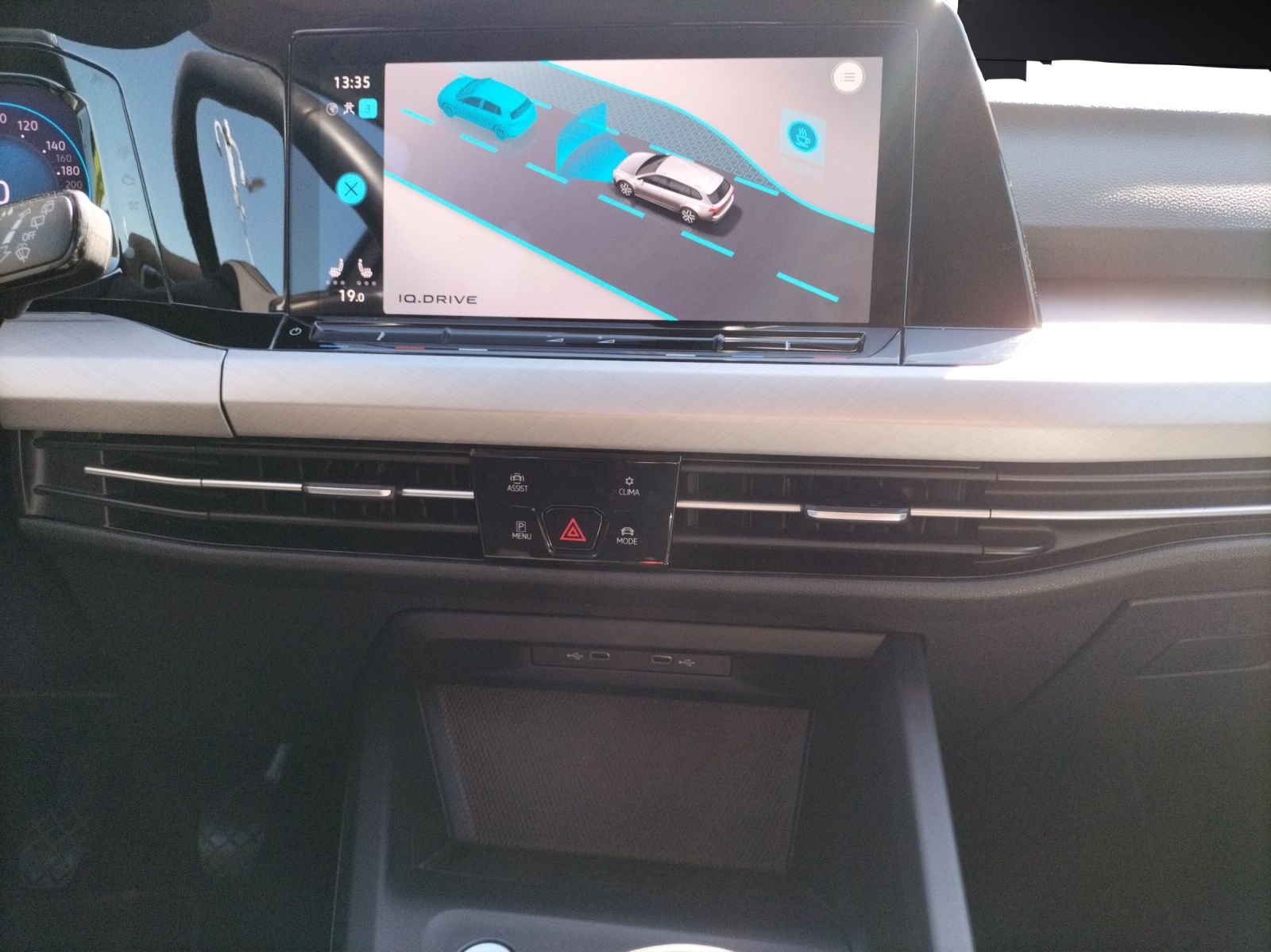 Fahrzeugabbildung Volkswagen Golf VIII Variant TDI Life LED Navi AID ACC PDC