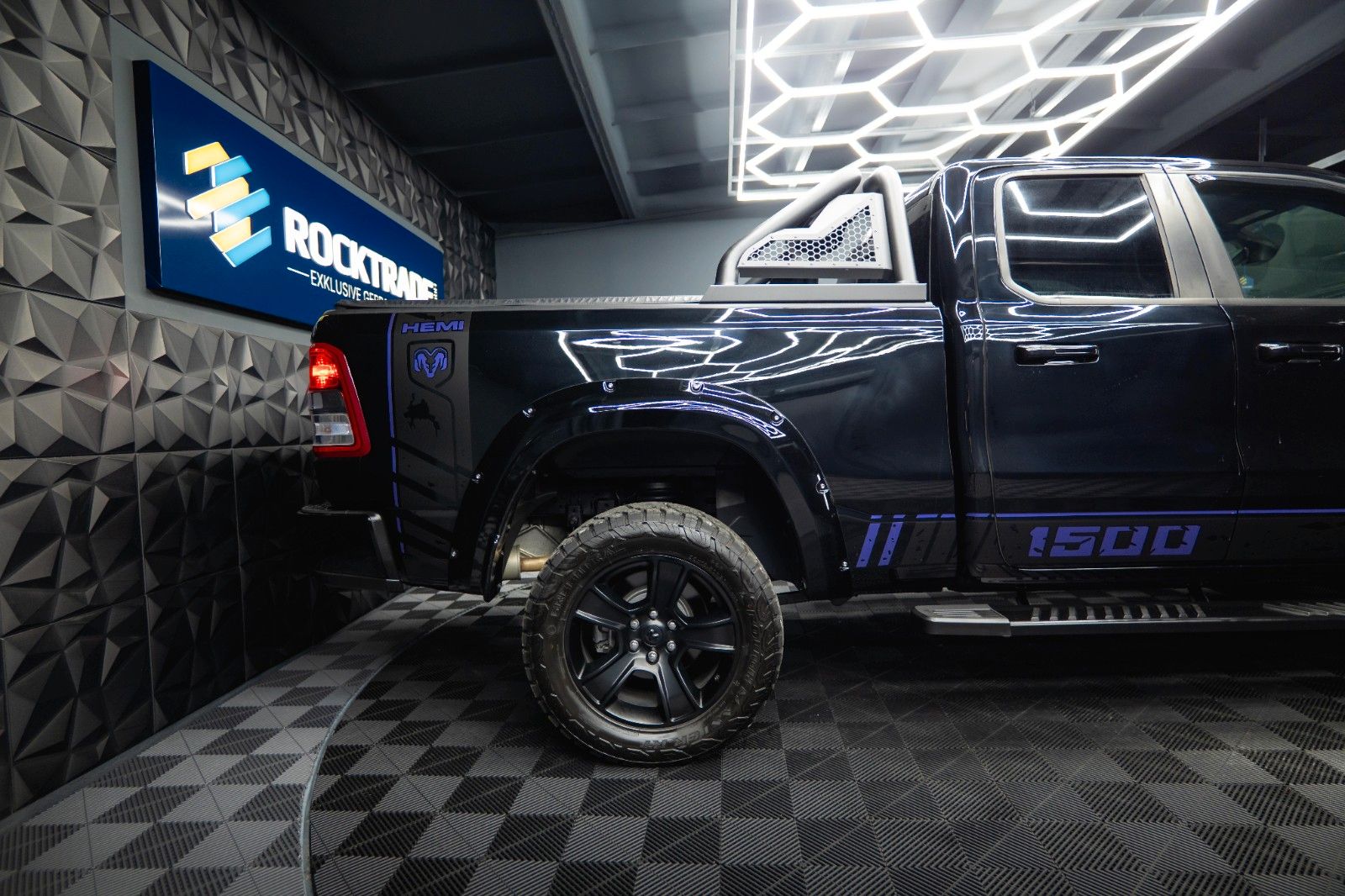 Fahrzeugabbildung Dodge RAM 5.7 V8 HEMI 4x4 LIMITED NightOffroad LONGBED