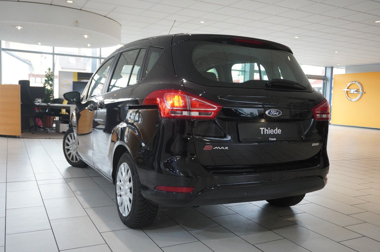 Fahrzeugabbildung Ford B-Max 1.0 TREND KLIMA/SHZ/PDC/NEBEL/WINTER/USB