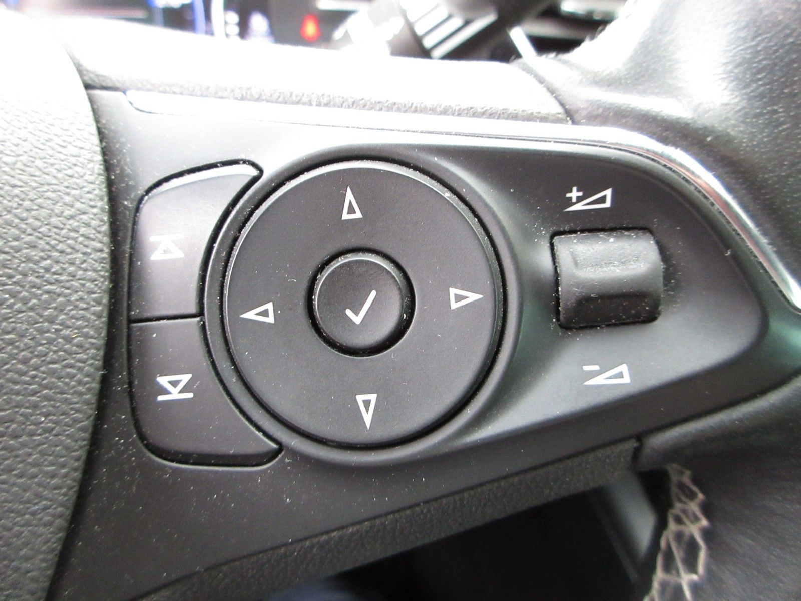 Fahrzeugabbildung Opel Insignia B ST 2.0D LED/NAVI/SHZ/LHZ/HUD