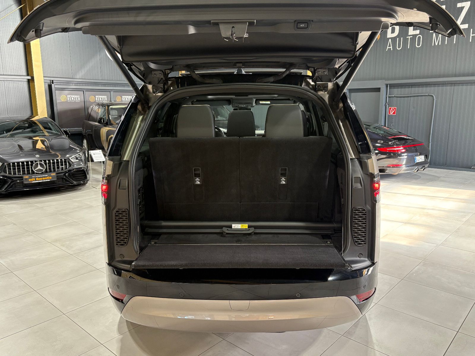 Fahrzeugabbildung Land Rover Discovery 5 R-Dynamic HSE D300 AWD/7-SITZ/360°/