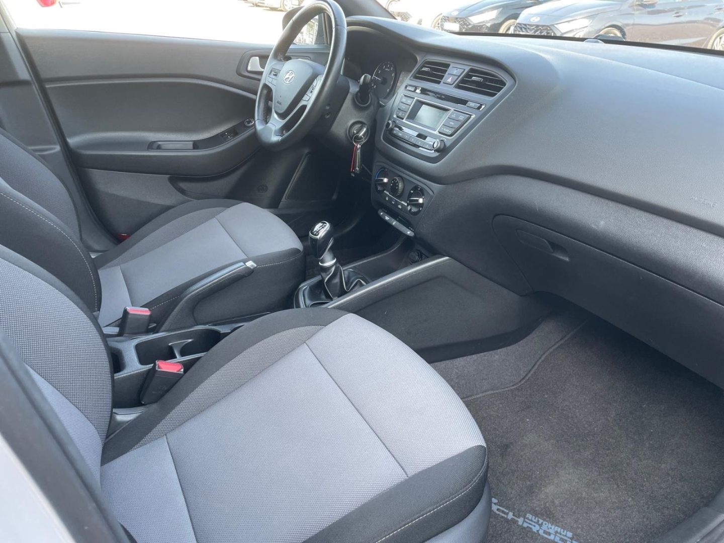 Fahrzeugabbildung Hyundai i20 1.0T Sonderedition Passion Ganzjahresreifen