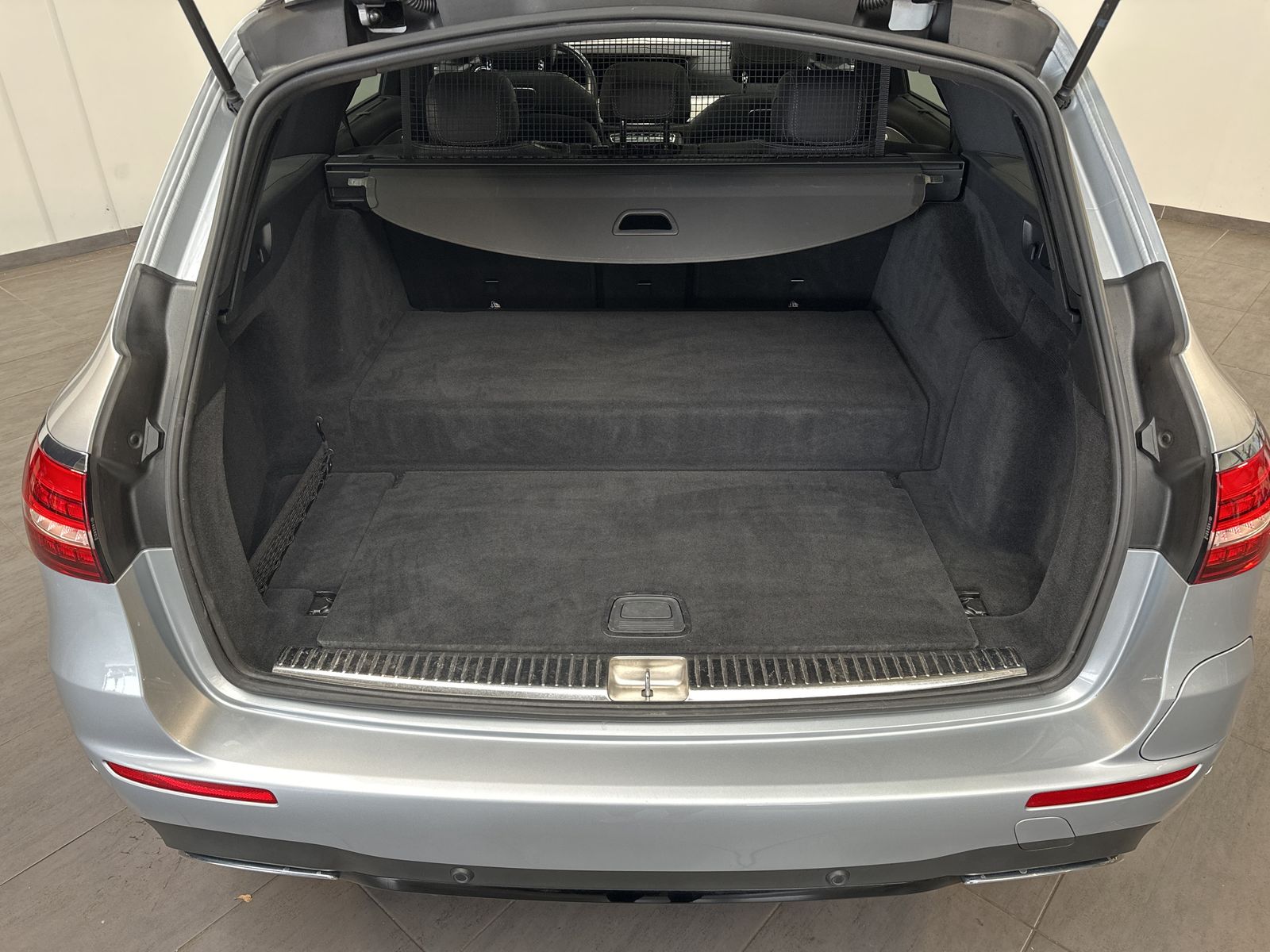 Fahrzeugabbildung Mercedes-Benz E 300de T AMG-Line NAV+LED+PANO+BURMESTER+DISTRO