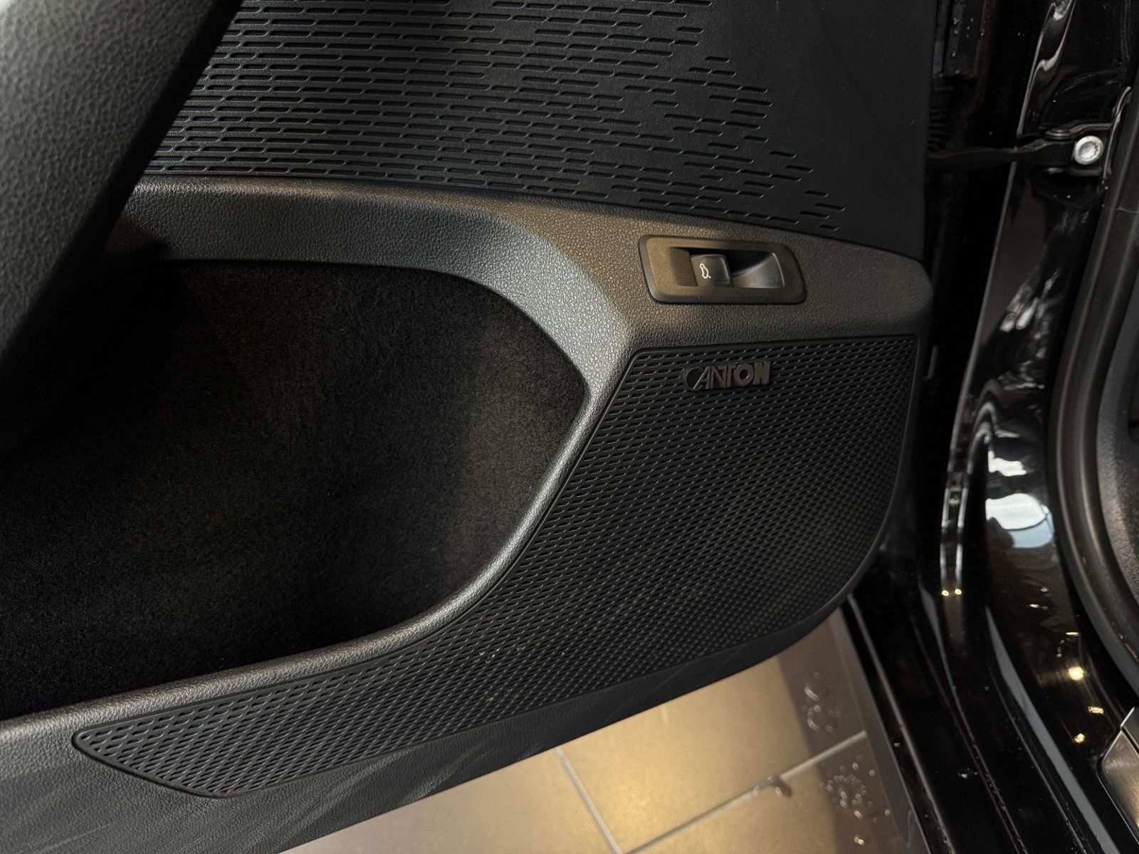 Fahrzeugabbildung SKODA Octavia Lim. RS RFK ACC HUD LED