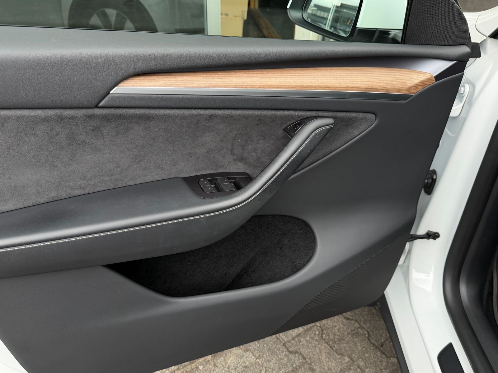 Fahrzeugabbildung Tesla Model Y LR Dual AWD PANO+STDHZ+NAVI+LED+ACC+19"+