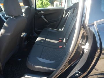 Peugeot 2008 - 9