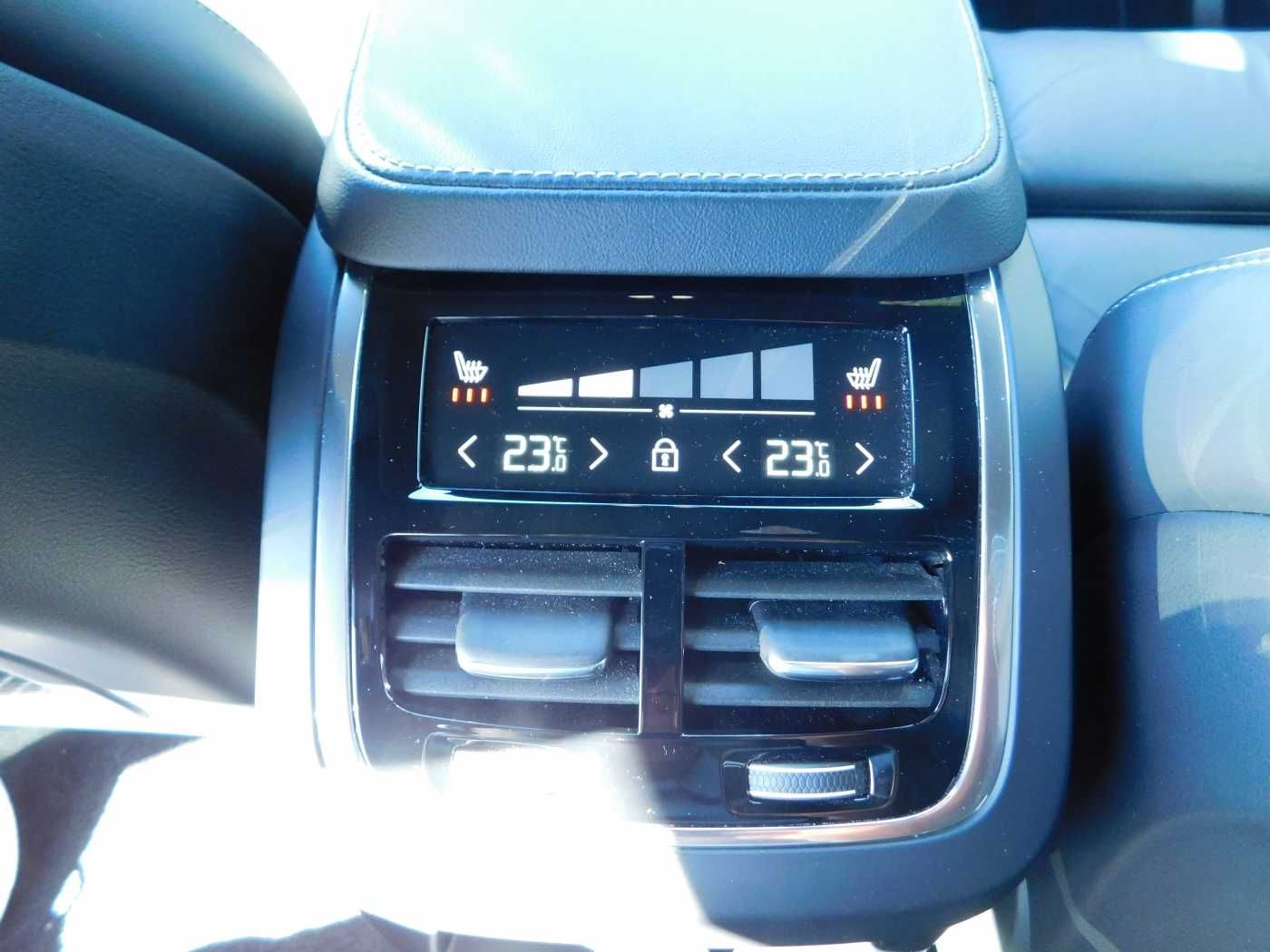 Fahrzeugabbildung Volvo XC90 Plug-In-Hybrid T8 AWD Recharge Plus Bright