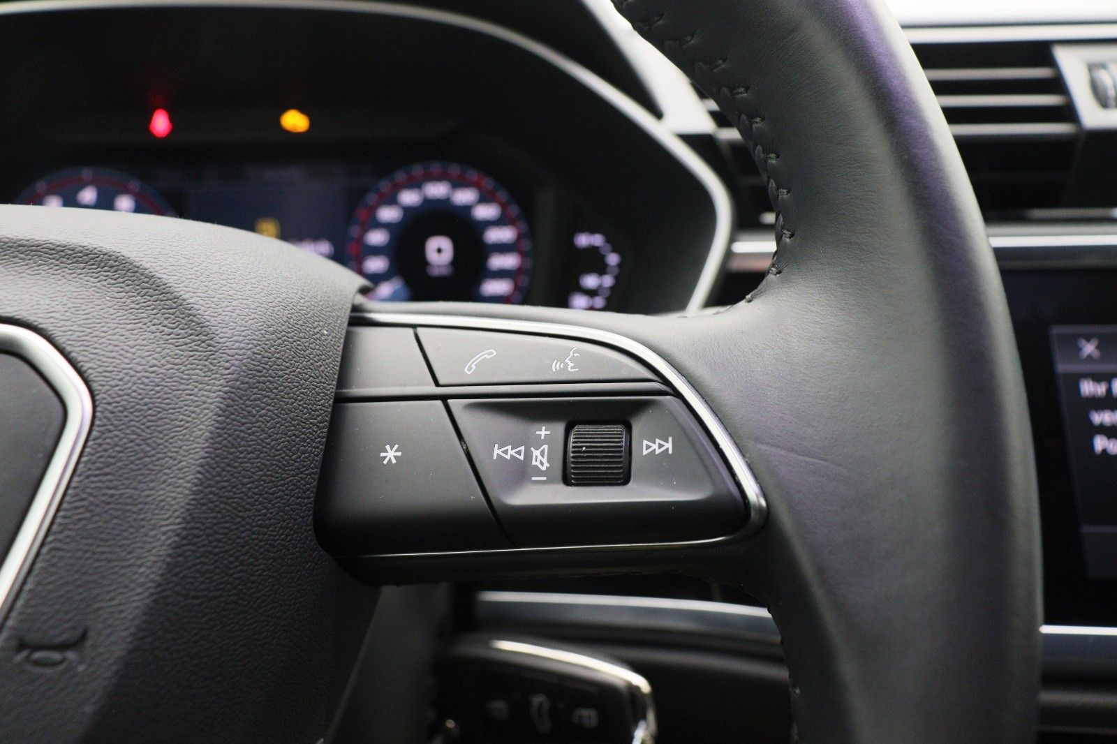 Fahrzeugabbildung Audi Q3 1.5 TFSI 35 S-Line AHK NAVI VIRTUAL