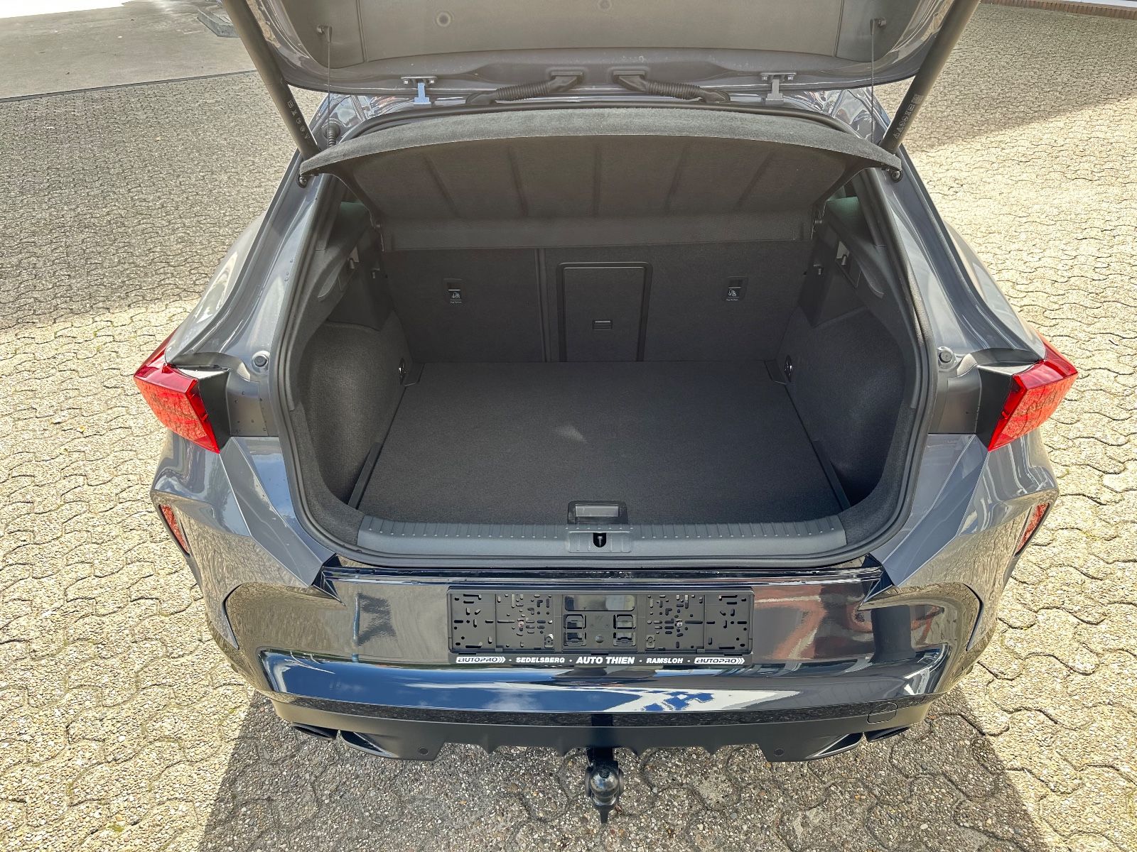 Fahrzeugabbildung CUPRA Formentor VZ 2.0 TSI DSG Navi/ACC/AHK/LED/Shzg.