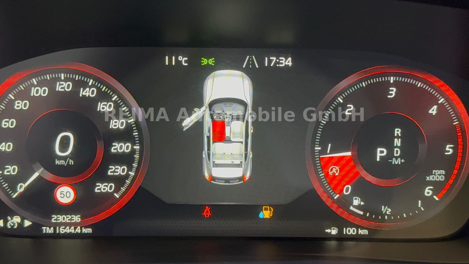 Fahrzeugabbildung Volvo XC 40 D4 Momentum AWD, Pano, LED, H&K