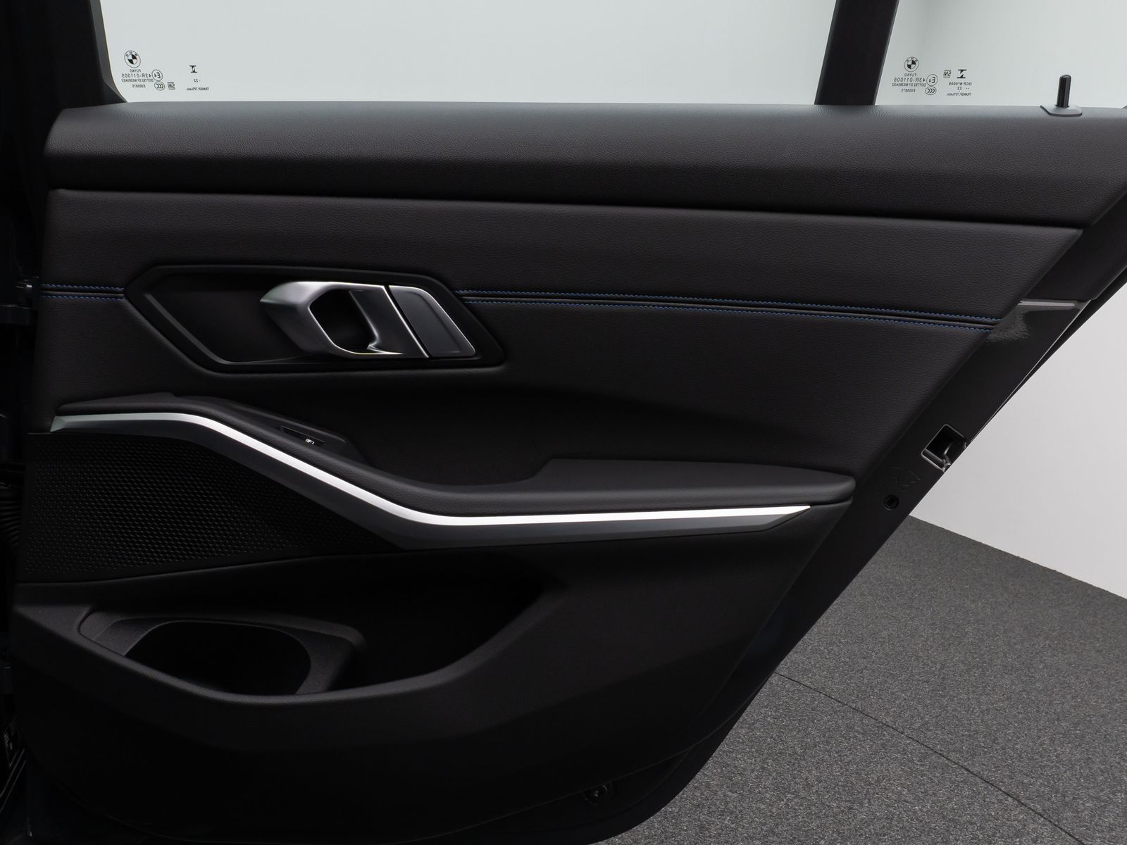 Fahrzeugabbildung BMW 330e xD M Sport Kamera DAB HiFi Komfort Panorama