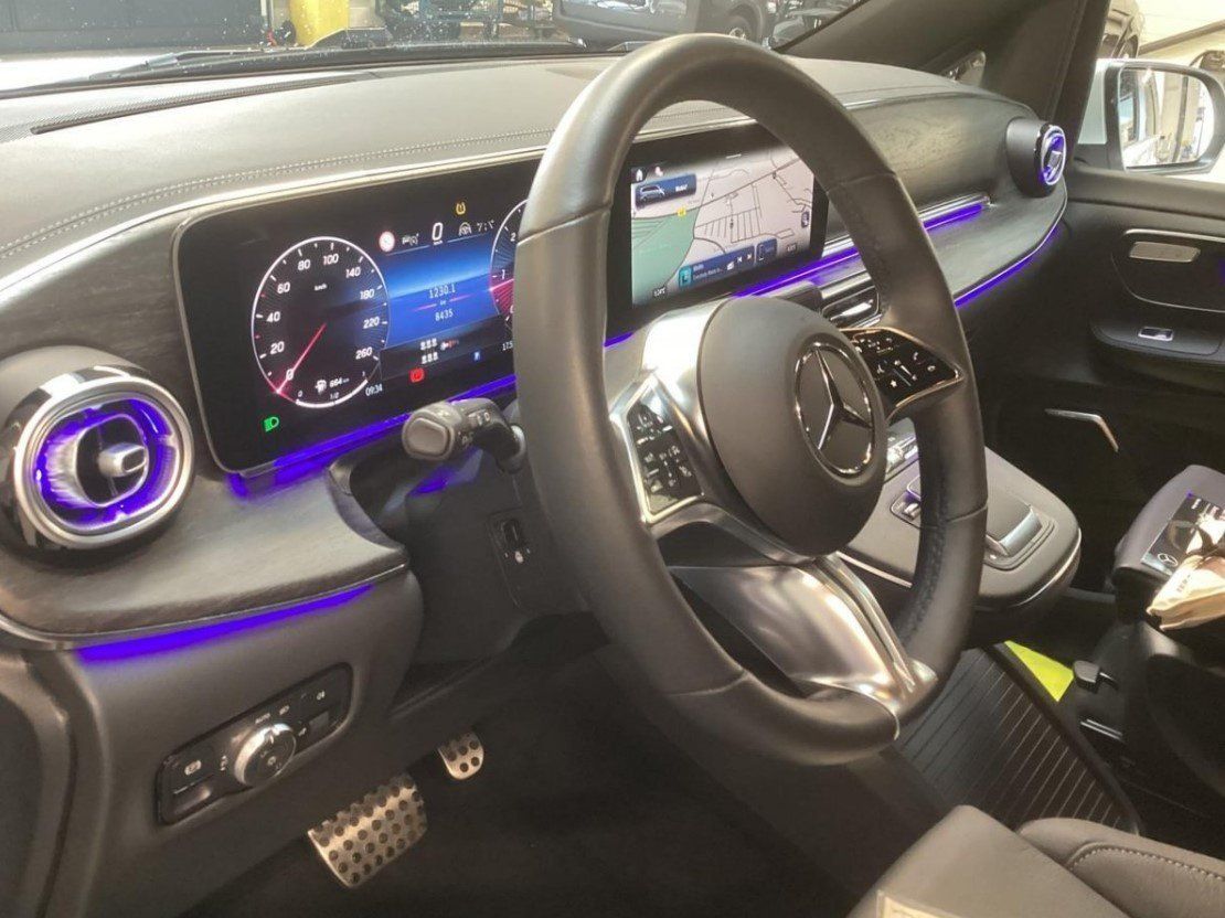 Fahrzeugabbildung Mercedes-Benz V 300 d XL Avantgarde AIRMATIC 8-Sitz AHK DISTRO