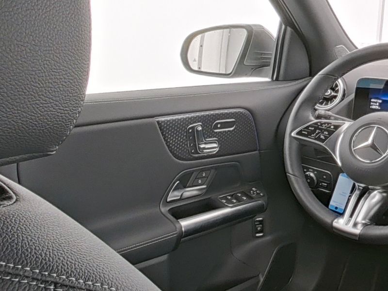 Fahrzeugabbildung Mercedes-Benz EQA 250+ Progressive AHK Distr.+ Memory LED 360°