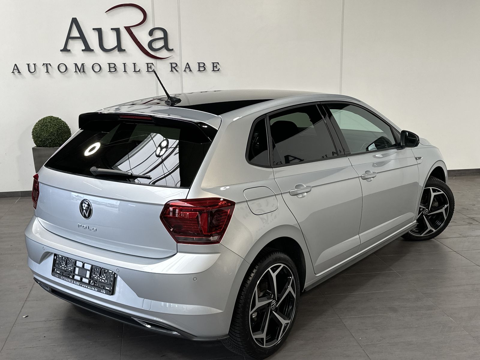 Fahrzeugabbildung Volkswagen Polo 1.0 TSI DSG R-Line NAV+LED+DIGDISPLAY+BEATS