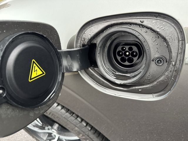 Fahrzeugabbildung Volvo XC60 2.0 PHEV R-Design Expression Recharge Plug-